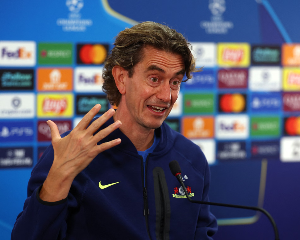 Spurs melewati Lingkaran Arktik untuk mencari kreativitas tambahan