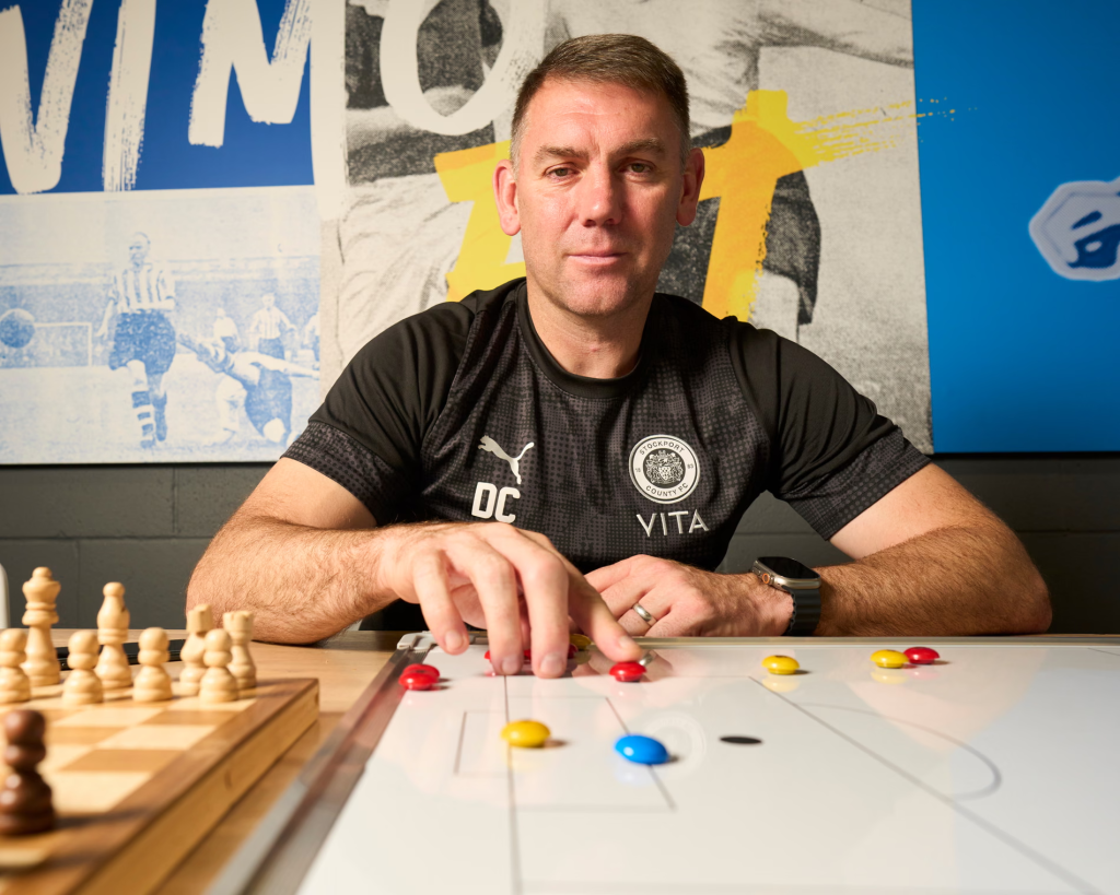 Pelopor lemparan jauh Dave Challinor memberi penghormatan atas kembalinya peluncuran yang sukses