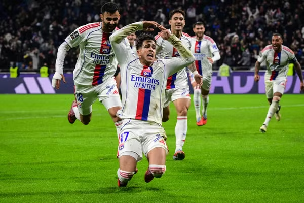 Lyon cetak gol kemenangan di masa injury time, kalahkan Strasbourg & mendekat ke puncak klasemen dengan selisih dua poin